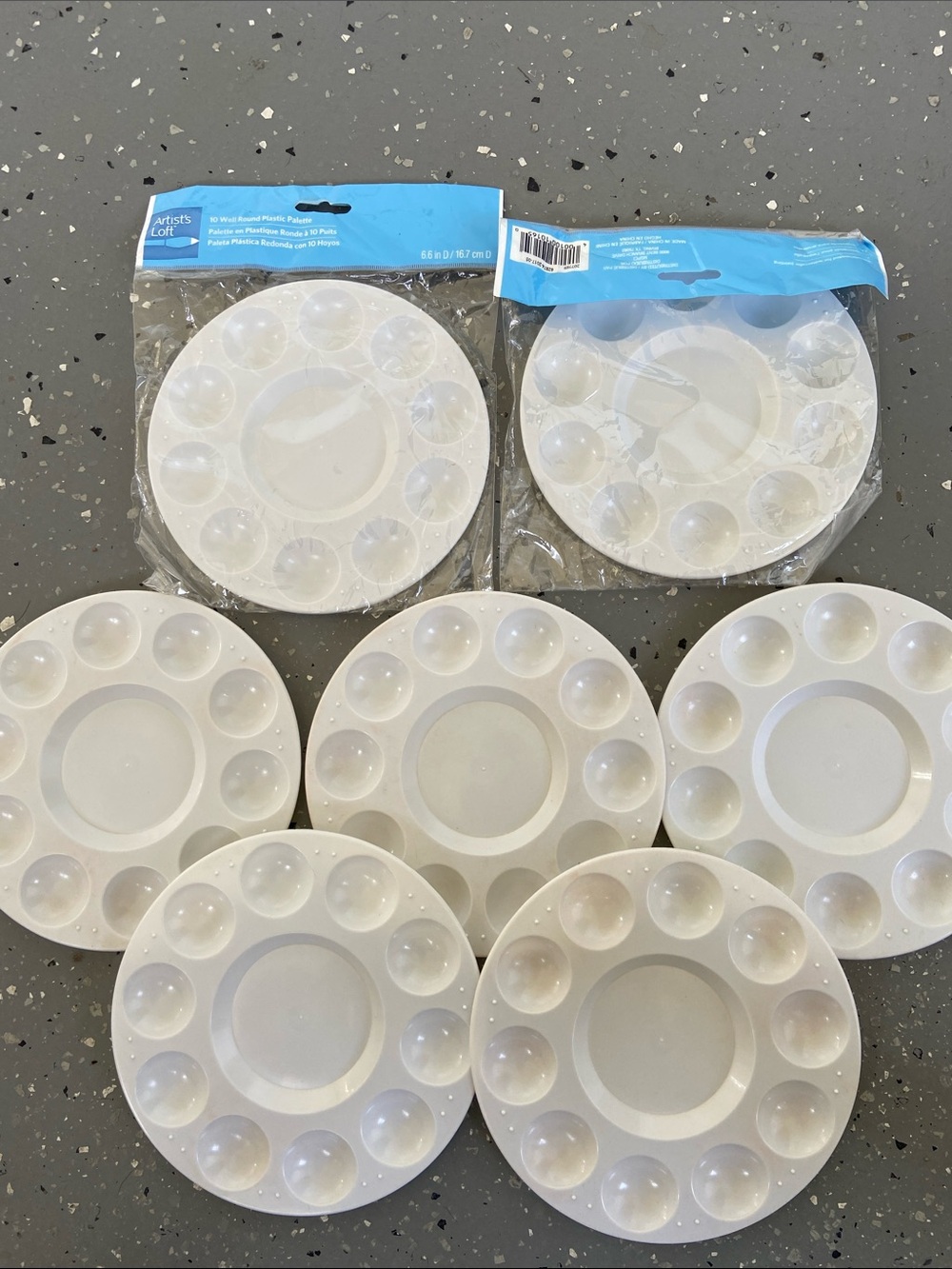 6” White Plastic Paint Palettes (Set of 7)